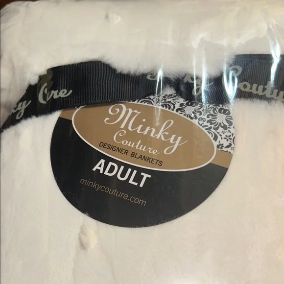 Minky Couture White Blanket. NWT. Fits single/ double bed. - Picture 5 of 11